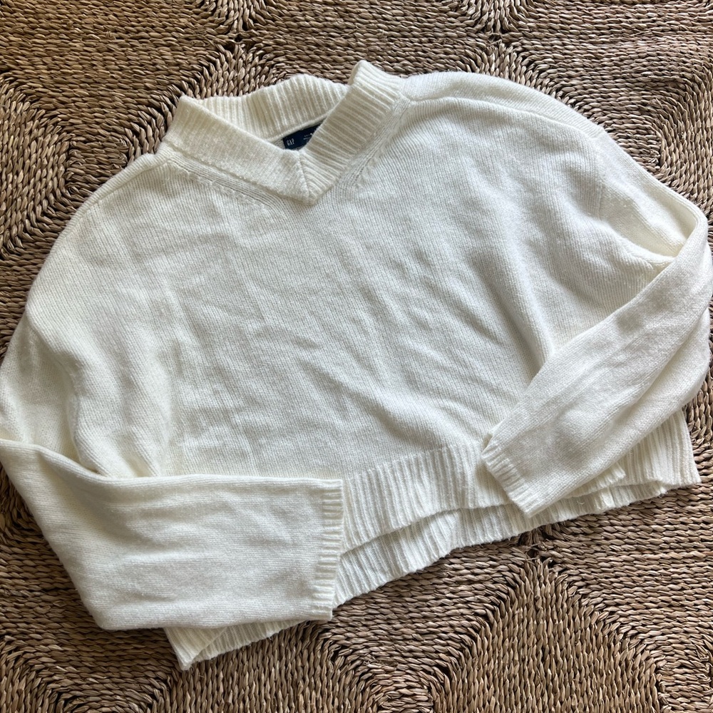 Elegant White Women's Sweater